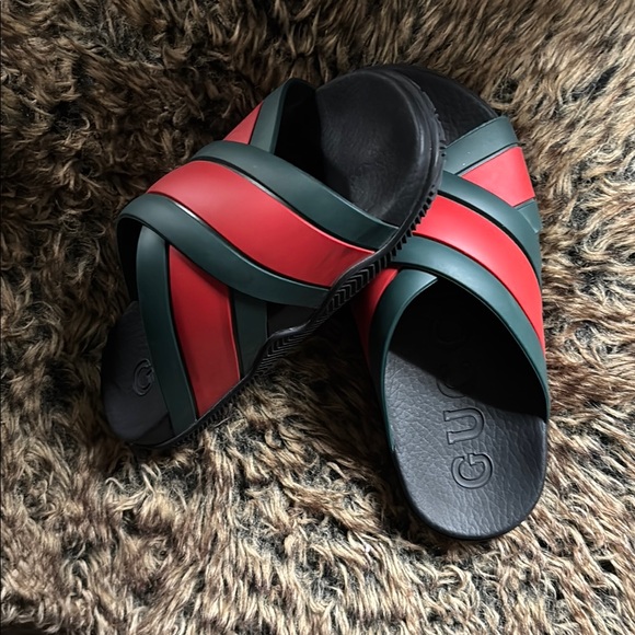 Gucci Men's Red and Green Slide Sandals can be unisex